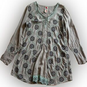 Johnny Was Embroidered Floral Tunic Shirt Blouse Gray Teal Women’s Small